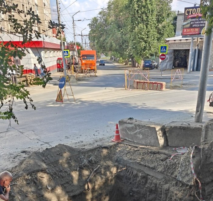 Реконструкция водоканала: на улице Дегтярной проложили 351 метр новых труб