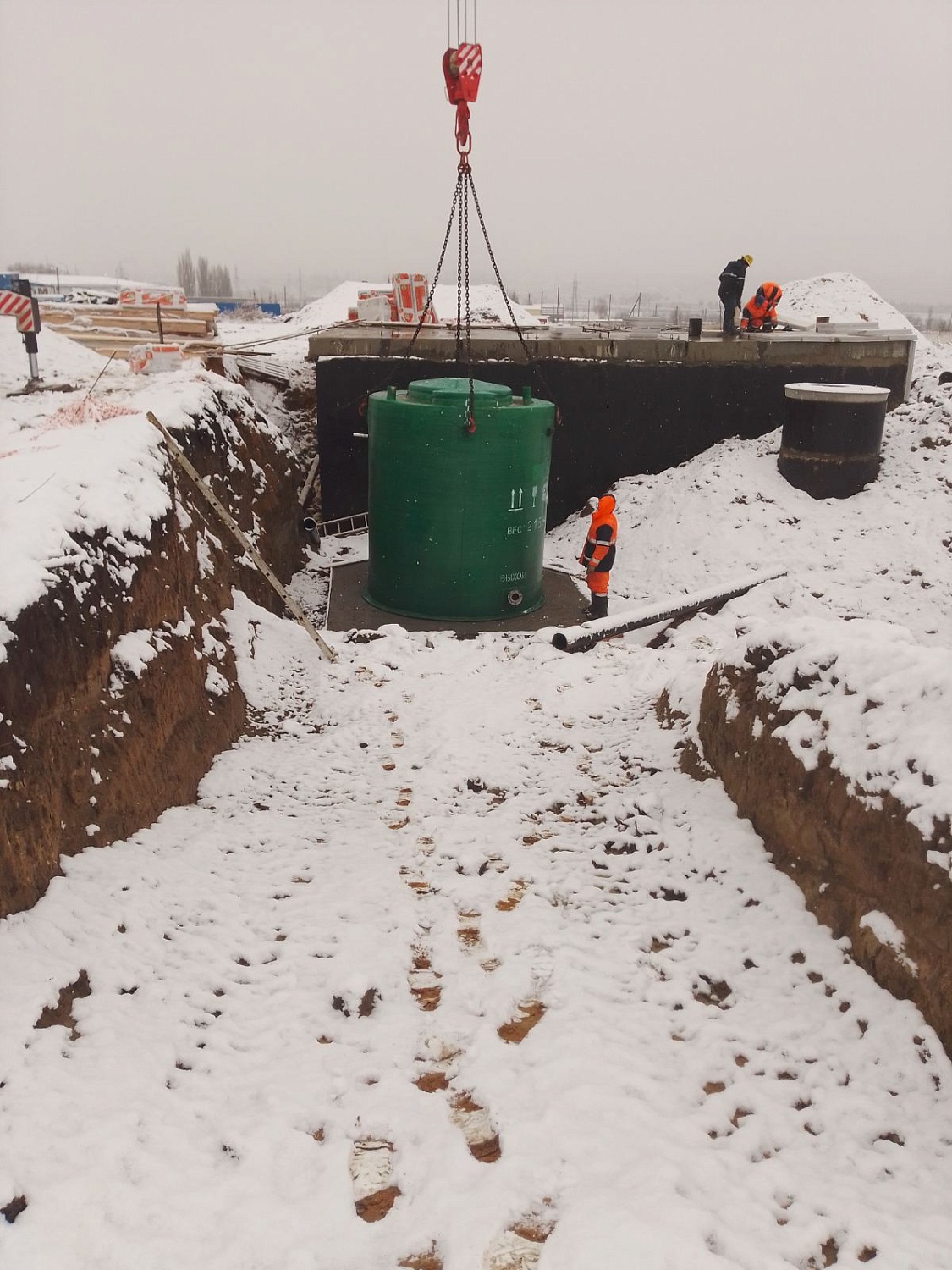 Строительство накопительных резервуаров с устройством повысительной насосной станции для с. Сторожевка Сторожевского МО Татищевского района Саратовской области  (2021 г.)