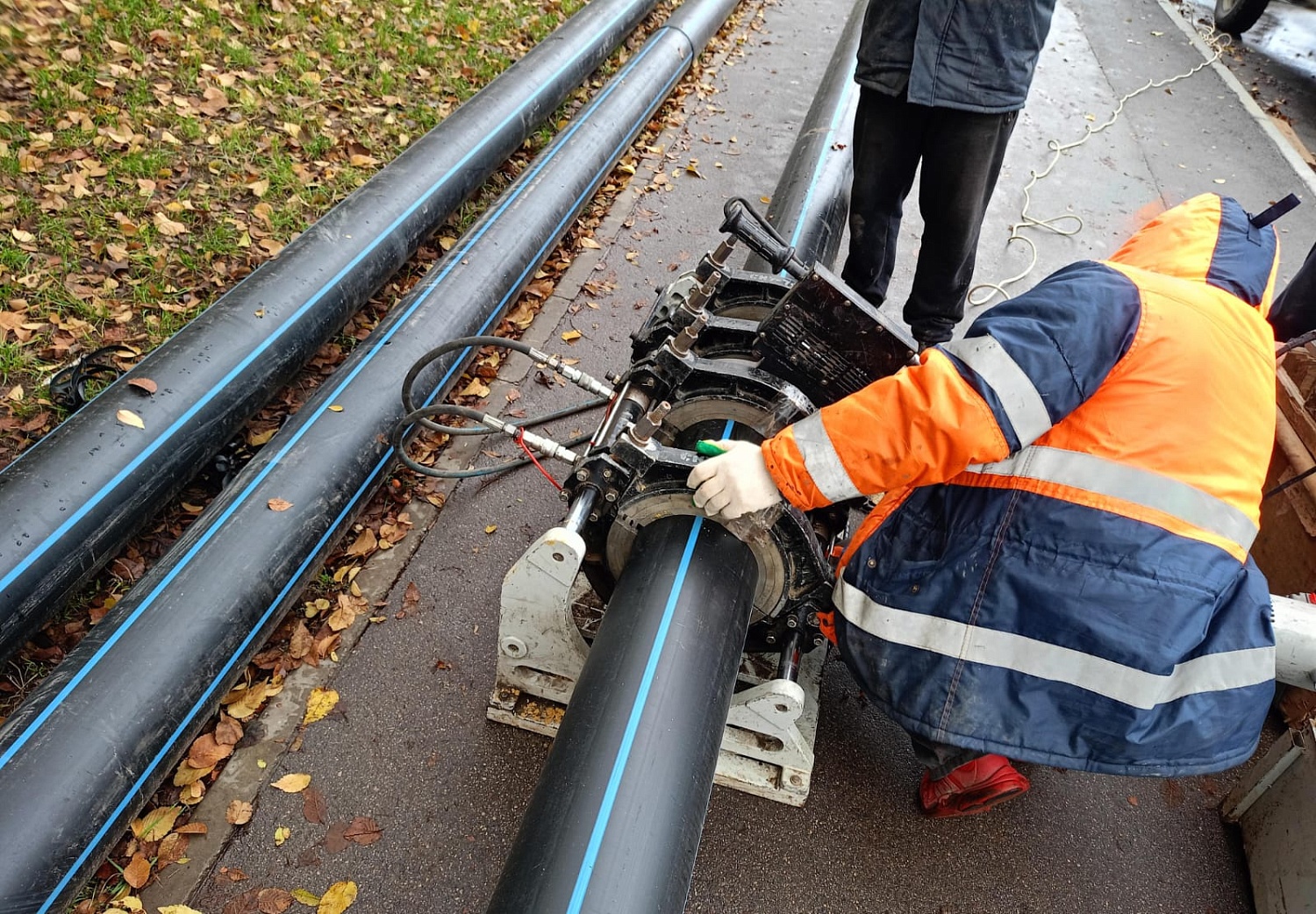 В Заводском районе меняют полкилометра аварийного водопровода