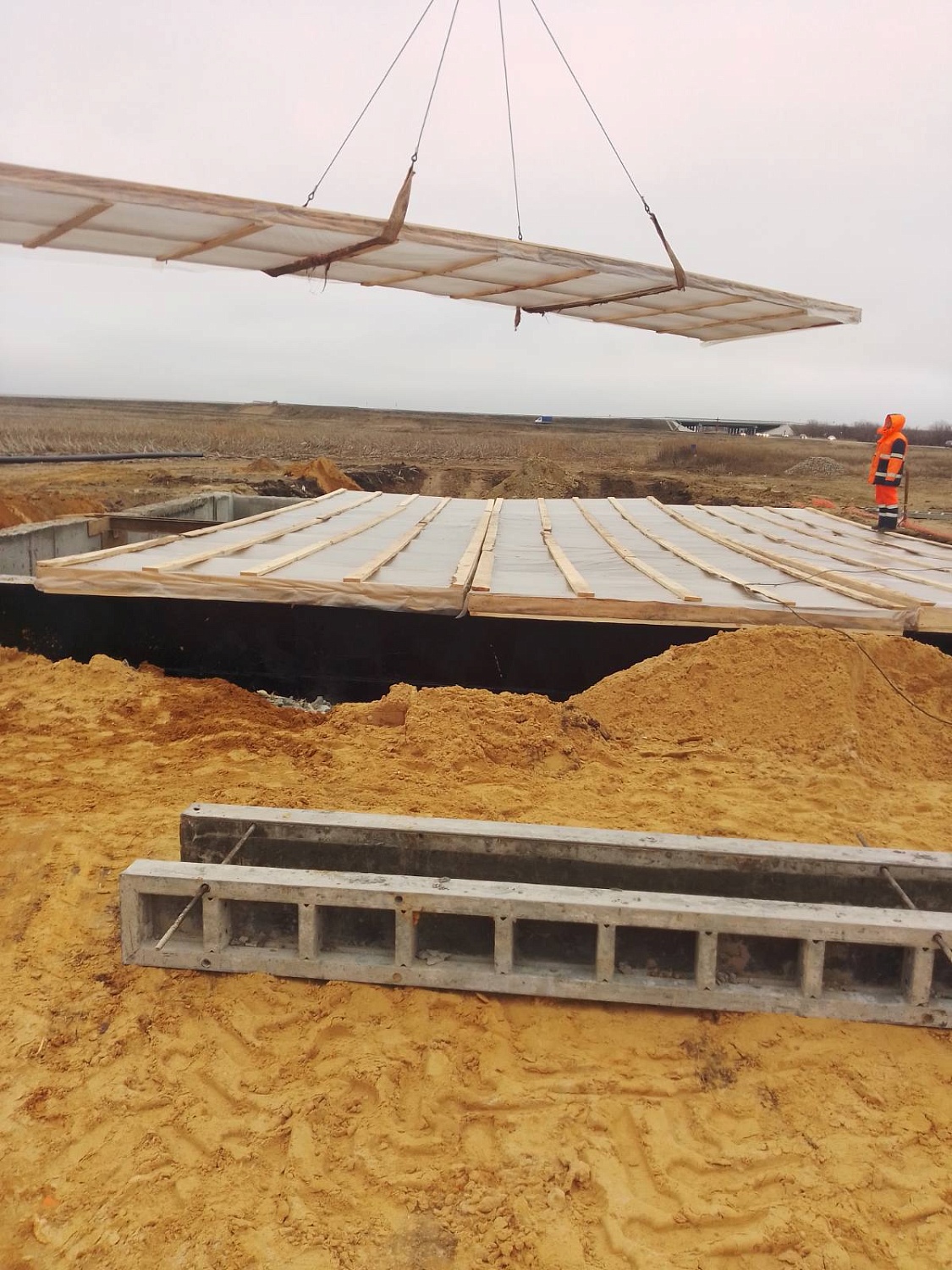 Строительство накопительных резервуаров с устройством повысительной насосной станции для с. Сторожевка Сторожевского МО Татищевского района Саратовской области  (2021 г.)