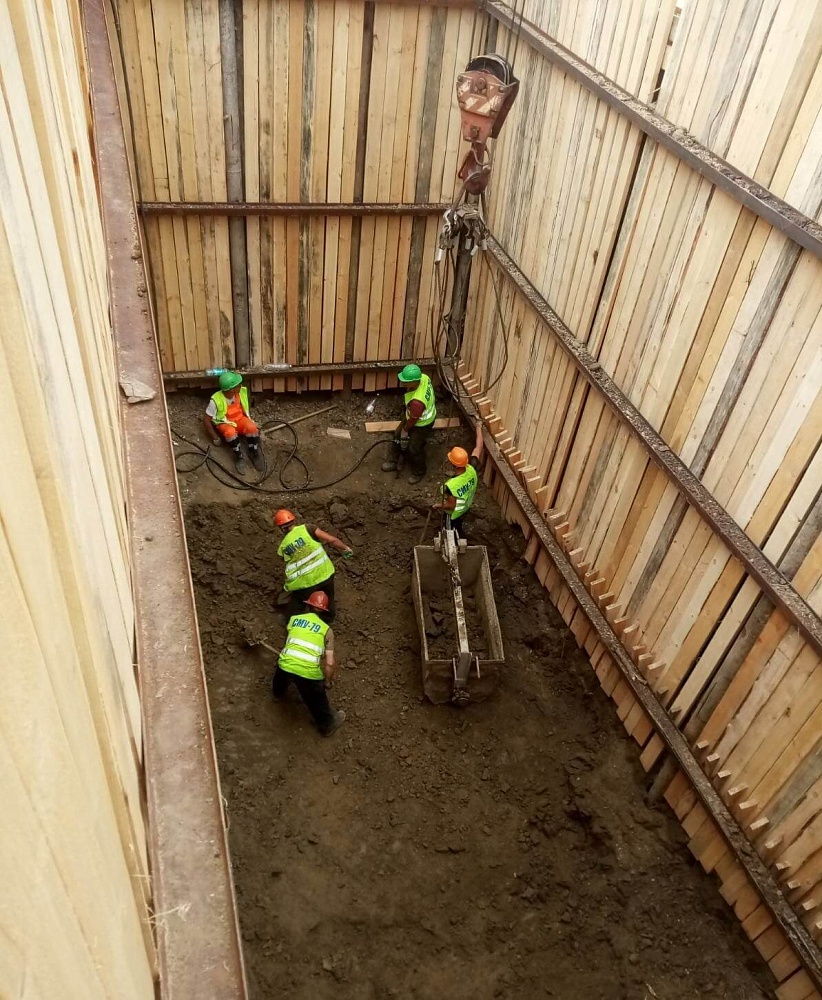 Строительство магистрального водовода от ВНС "Вольская" до Московского шоссе. Продавливание под железной дорогой. (2020 г.)